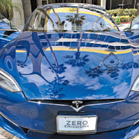 Tesla電動車設有自動駕駛模式。（互聯網圖片）