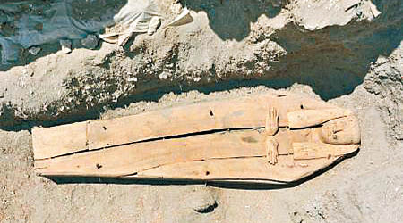 日本有考古團隊於埃及出土一具平民木乃伊。（筑波大學圖片）