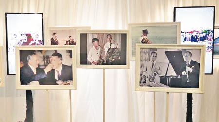 泰國一間電視台舉辦泰王相片展，回顧其事迹。