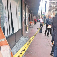 加州奧克蘭唐人街有商店的櫥窗遭打破。