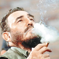 蓄大鬍子和抽雪茄都是卡斯特羅的至愛。不過，他於八五年因健康而戒掉雪茄。