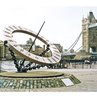 正版「Timepiece」坐落於倫敦塔橋附近。