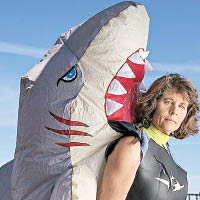科爾奇瑪羅什支持立法保護鯊魚。（互聯網圖片）