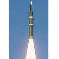 火箭軍發射東風21C導彈。（電視畫面）