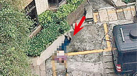 劉健東的屍體於大廈停車場的一側被人發現（箭嘴示）。（互聯網圖片）