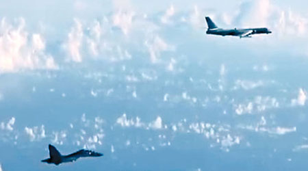 片段顯示解放軍機師用日語喊話。（互聯網圖片）