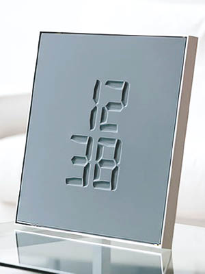 由瑞士廠商製作的智能蝕刻時鐘。