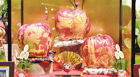 三個天價蘋果傳產自日本，獲名藝術繪圖蘋果。