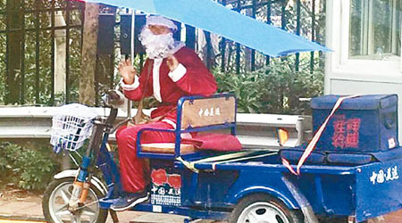快遞「聖誕老人」的座駕，被指沒有合法車牌。（互聯網圖片）
