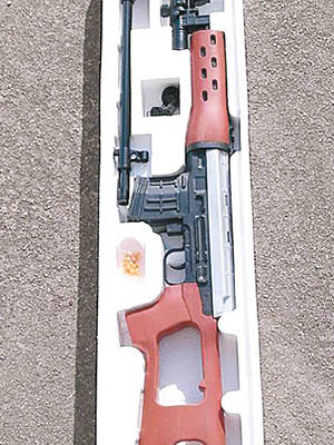 法院拍賣的「模型槍」盒內還配有BB彈。（互聯網圖片）