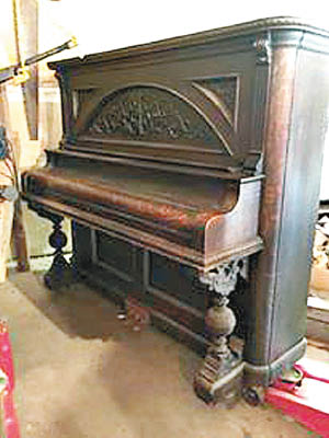 該座鋼琴已經有過百年歷史。（互聯網圖片）