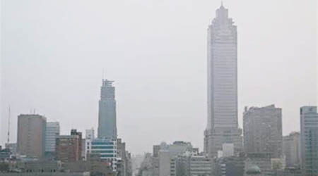台灣出現霧霾，台北市的能見度僅四公里。（中時電子報圖片）