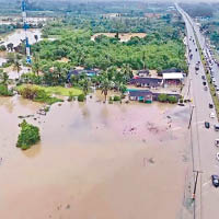 泰南多處遭洪水淹沒成澤國。（互聯網圖片）