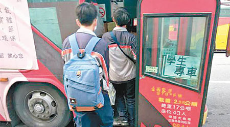 台西客運公司被揭使用報廢車輛充當學生專車。（中時電子報圖片）