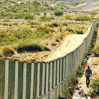 特朗普籲建圍牆，阻攔非法入境者。（資料圖片）