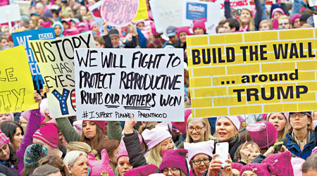 大批女性於華盛頓遊行表達訴求。