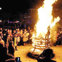甘肅酒泉市肅北蒙古族自治縣近日舉行傳統祭火節。（互聯網圖片）
