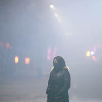 內蒙古呼和浩特市除夕現大霧，能見度低。