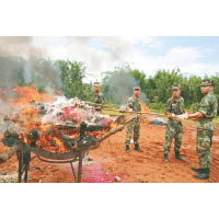 德宏州邊防人員早前公開銷毀大批毒品。（互聯網圖片）