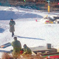 涉事滑雪場暫停營業，警方到場調查。