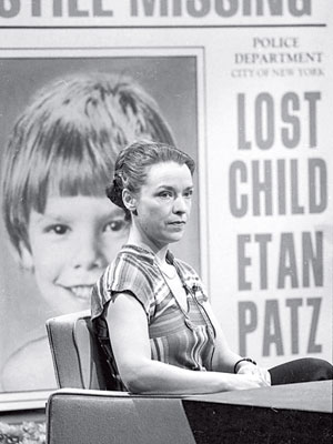 帕茨的母親曾上電視呼籲民眾協助尋人。（黑白資料圖片）