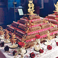 蛋糕配有金箔作為裝飾。（互聯網圖片）