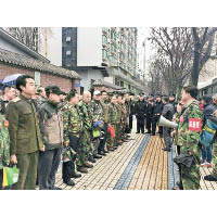四川<br>四川成都有老兵在省政府前請願。
