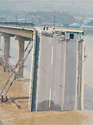 十年前九江大橋斷裂現場。（互聯網圖片）