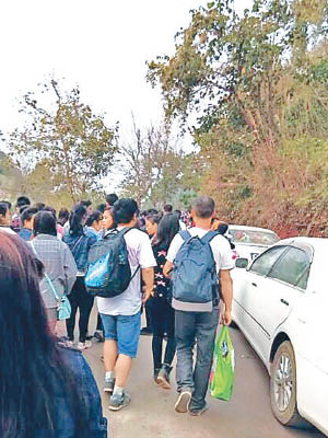 江西民工在槍林彈雨中由緬甸逃回雲南。（互聯網圖片）