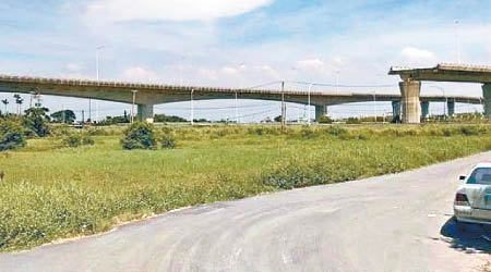 桃園航空城高架路停工，形成「天空斷橋」。
