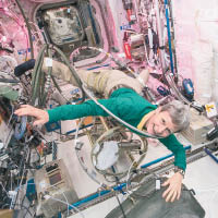 惠特森成為太空漫步次數最多的女太空人。（NASA圖片）