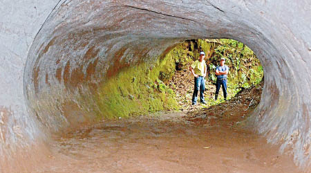 坑洞的規模十分驚人。（巴西南里奧格蘭德州聯邦大學）