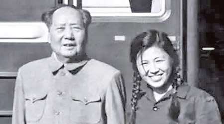 毛澤東（左）與謝靜宜（右）當年的合照。（互聯網圖片）