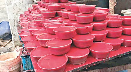鴨血是深受南京市民歡迎的食品之一。（電視畫面）