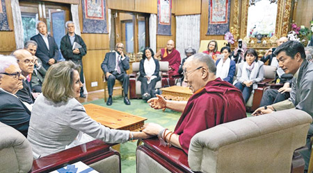 美國國會代表團拜訪達賴喇嘛。（互聯網圖片）