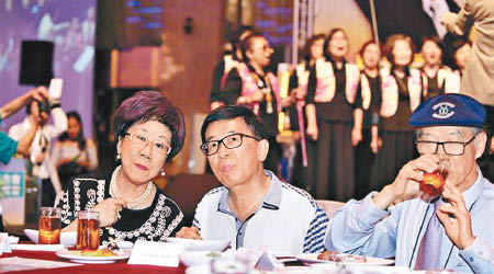 陳水扁（中）出席餐會，並坐在主家席。（中時電子報圖片）