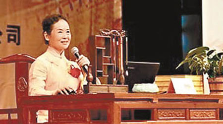 丁璇在講座上大談女德，言論惹來爭議。（互聯網圖片）