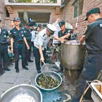 北京警方搗破一個黑心糉子工場。（互聯網圖片）