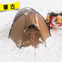 在遊歷蒙古時，馬克斯韋爾遇上暴風雪被困。（互聯網圖片）