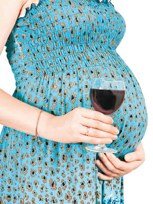 女性在懷孕期間飲酒，會改變嬰兒的樣貌。（資料圖片）
