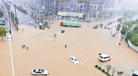 暴雨致長沙城區水浸嚴重。（互聯網圖片）