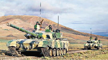 解放軍西藏軍區坦克部隊日前赴高原訓練。（互聯網圖片）