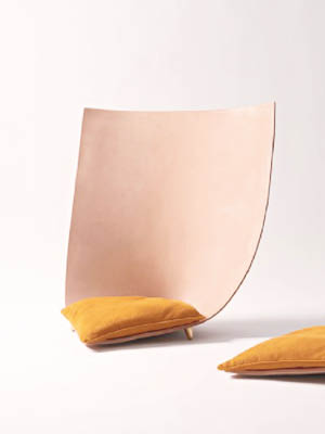 「Babu」是一張由皮革摺疊出的座椅。（互聯網圖片）