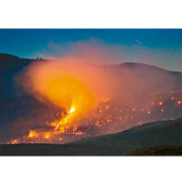 卑詩省的山火陷入失控。（互聯網圖片）