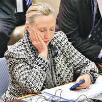 希拉妮任國務卿時爆出電郵醜聞。