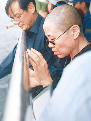 消息指劉霞在海葬儀式過後至今仍未露面。