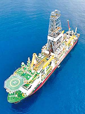 越南叫停在南海的鑽探天然氣工程。圖為越南鑽油船。（資料圖片）