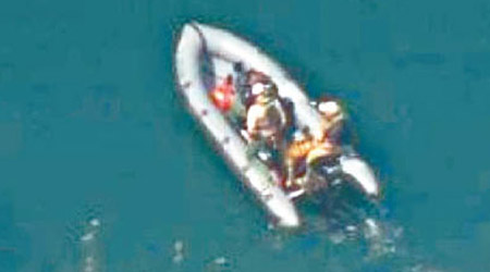 救援人員在湖中發現王斌的遺體。