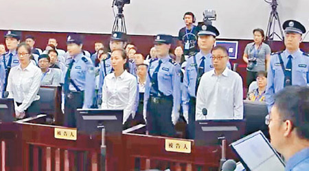 肖艷玲、郭麗杰、張新成（左至右）早前上庭受審。（資料圖片）
