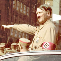 做出納粹敬禮姿勢在德國是禁忌。（資料圖片）